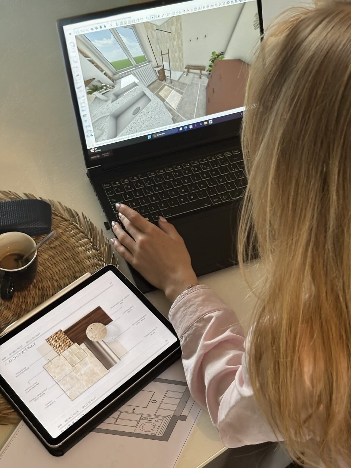 Lisa concevant une vue 3D et une planche matériaux